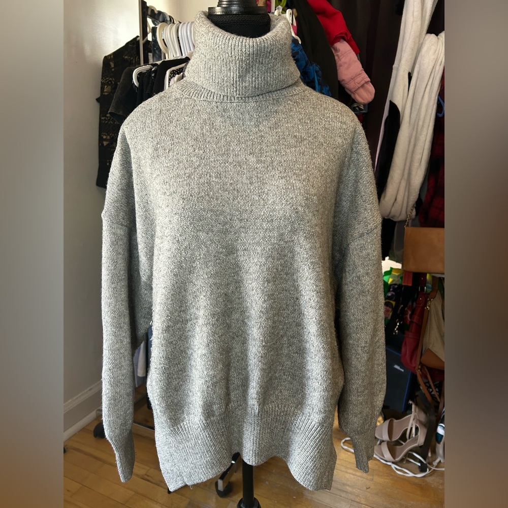 H&M Light Gray Sweater Small Long Sleeve Turtle Neck